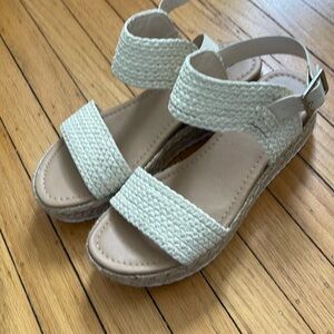 Soda platform sandals